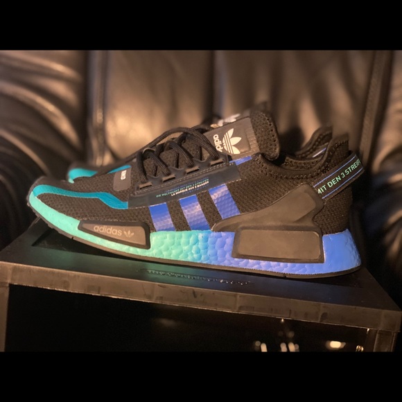 Adidas NMD R1 V2 casual shoes - Picture 1 of 2